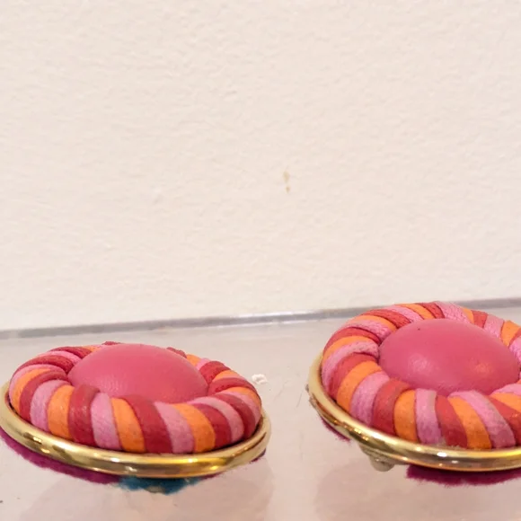 Vintage Round Clip Earrings, Pink Orange Gold, Fashion Jewelry - Picture 4 of 12